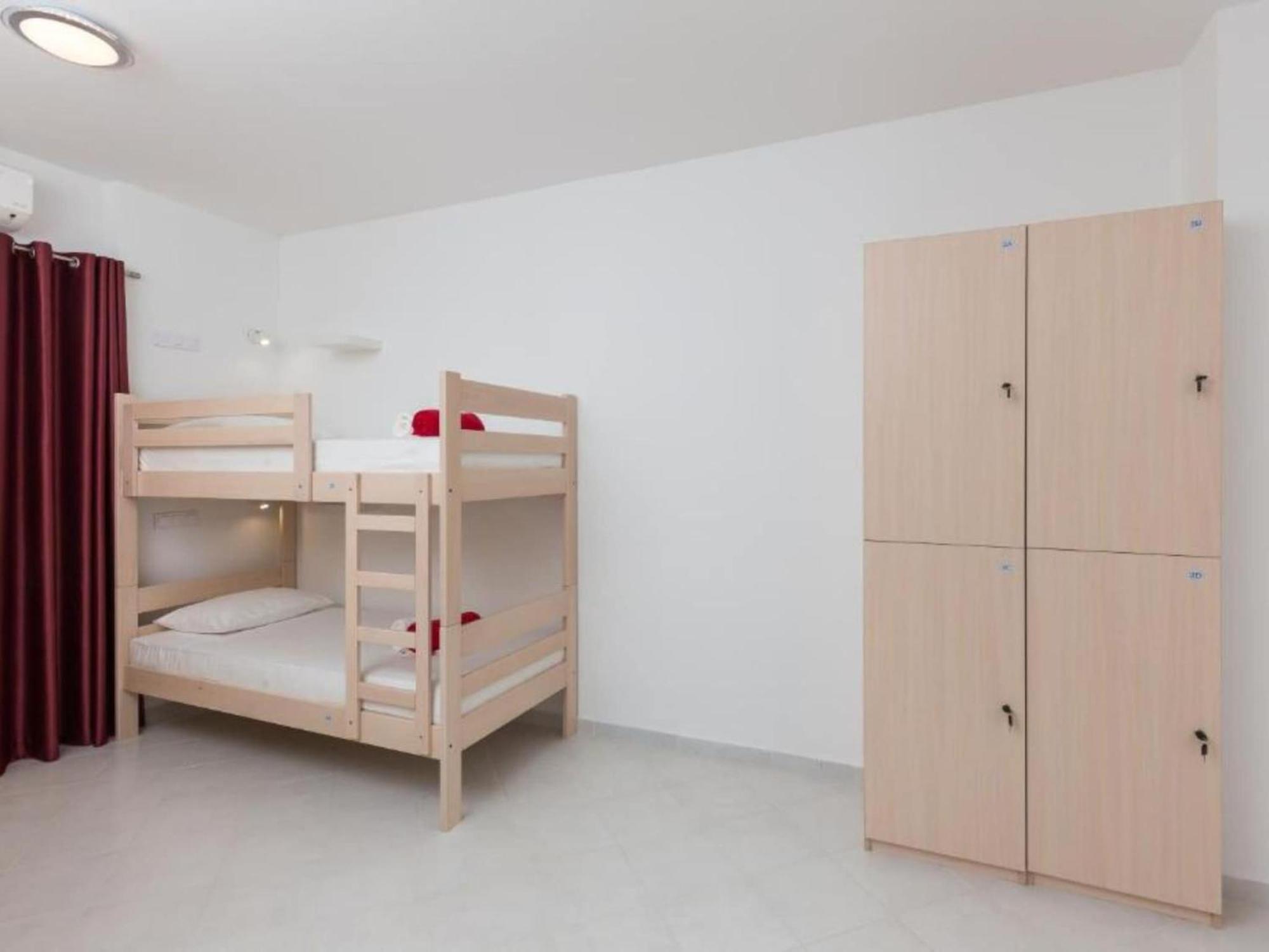 Free Bird - Bed In Four Bed Mixed 2 Holiday home