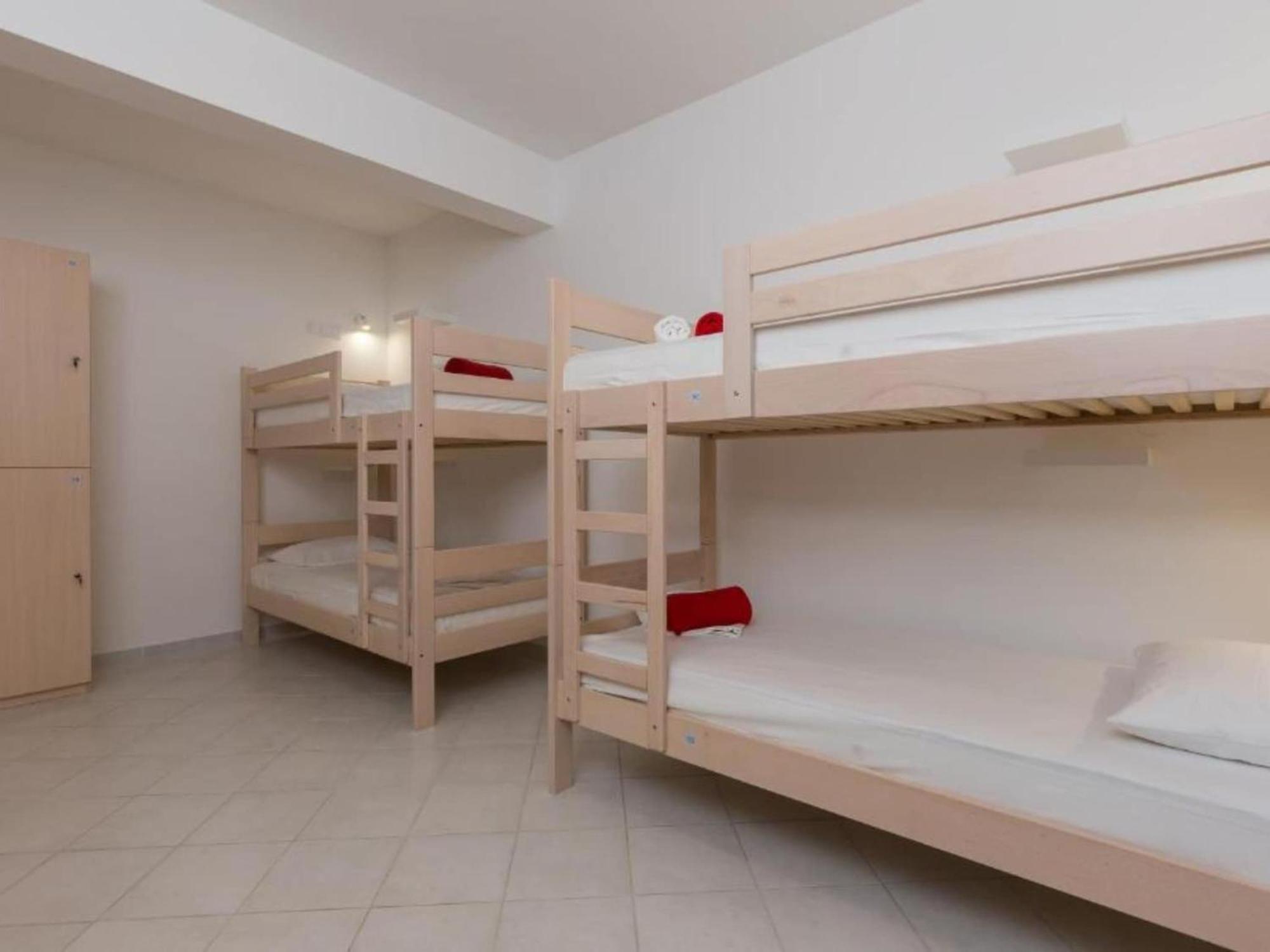 Free Bird - Bed In Four Bed Mixed 2 Holiday home